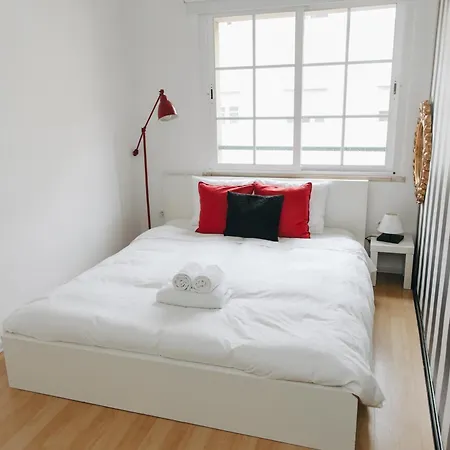 Cosy Near Feira Da Ladra 아파트 *