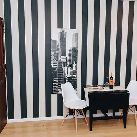 Cosy Near Feira Da Ladra 아파트 리스본