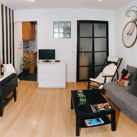 아파트 Cosy Near Feira Da Ladra 리스본