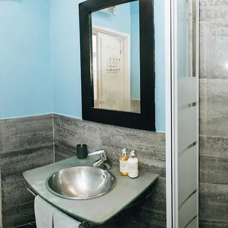 Cosy Near Feira Da Ladra Appartamento *