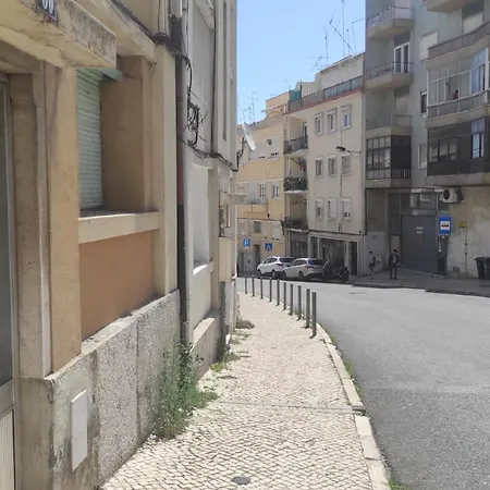 Cosy Near Feira Da Ladra アパート