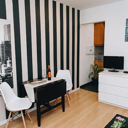 Cosy Near Feira Da Ladra Apartman